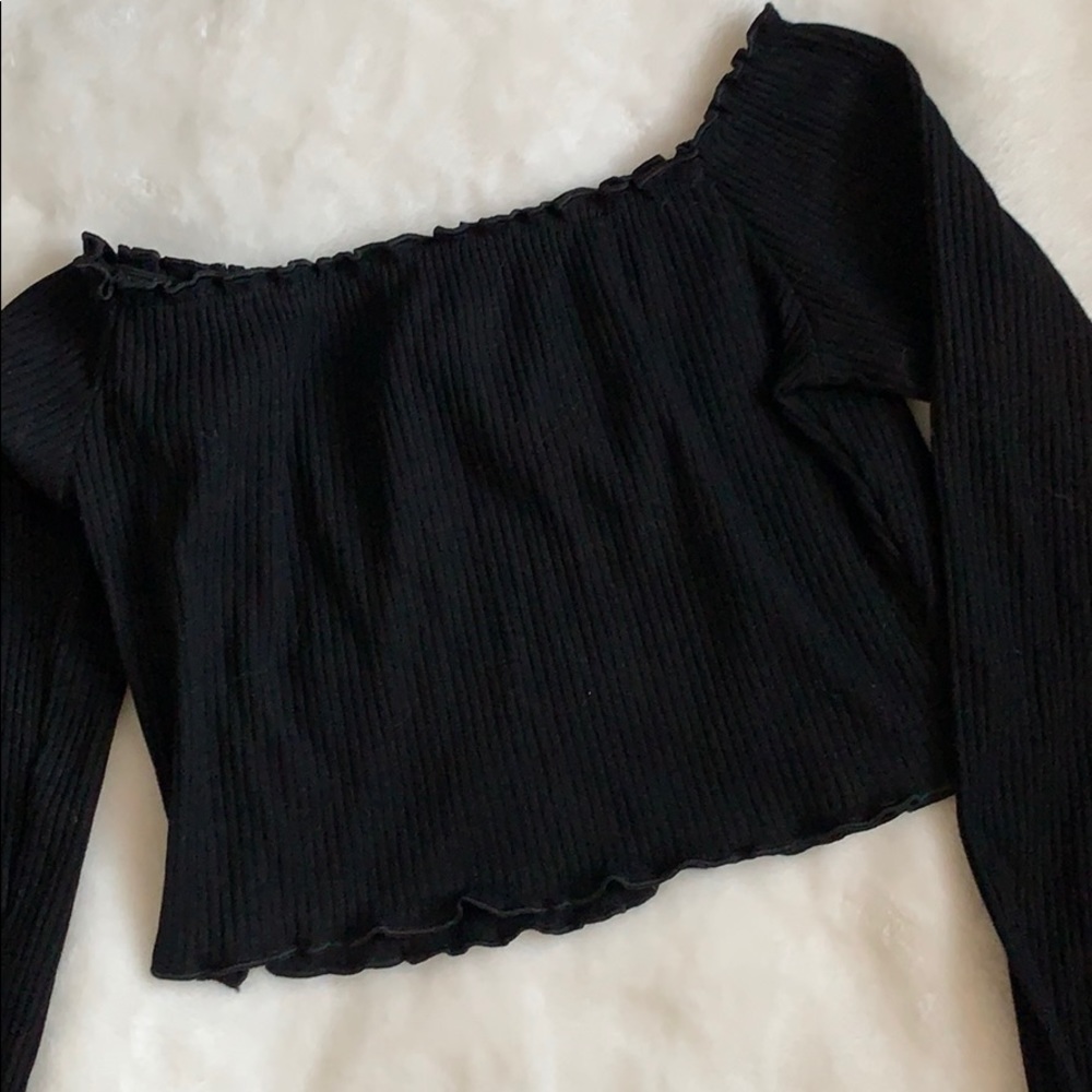 Off the shoulder crop